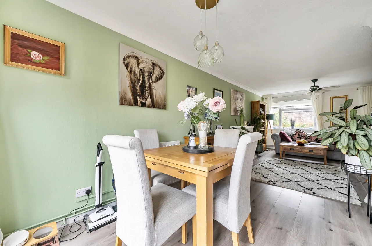 Emmbrook Road, Wokingham, Berkshire, RG41 1JN, photo 3