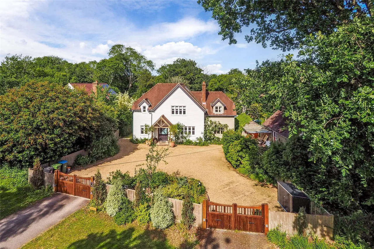 4 bed house for sale, Shellbridge Road, Slindon Common, BN18