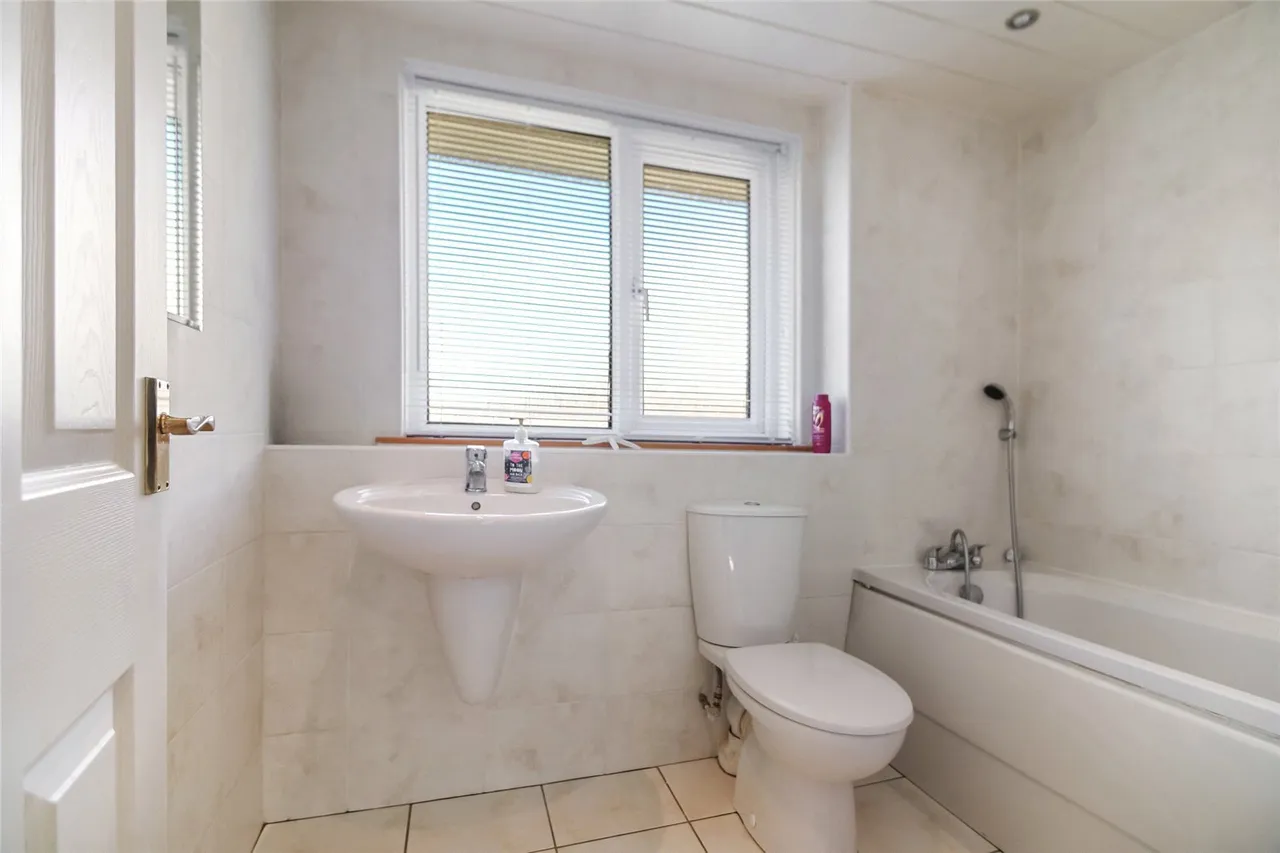 Wingate Crescent, Calderwood, G74, photo 9