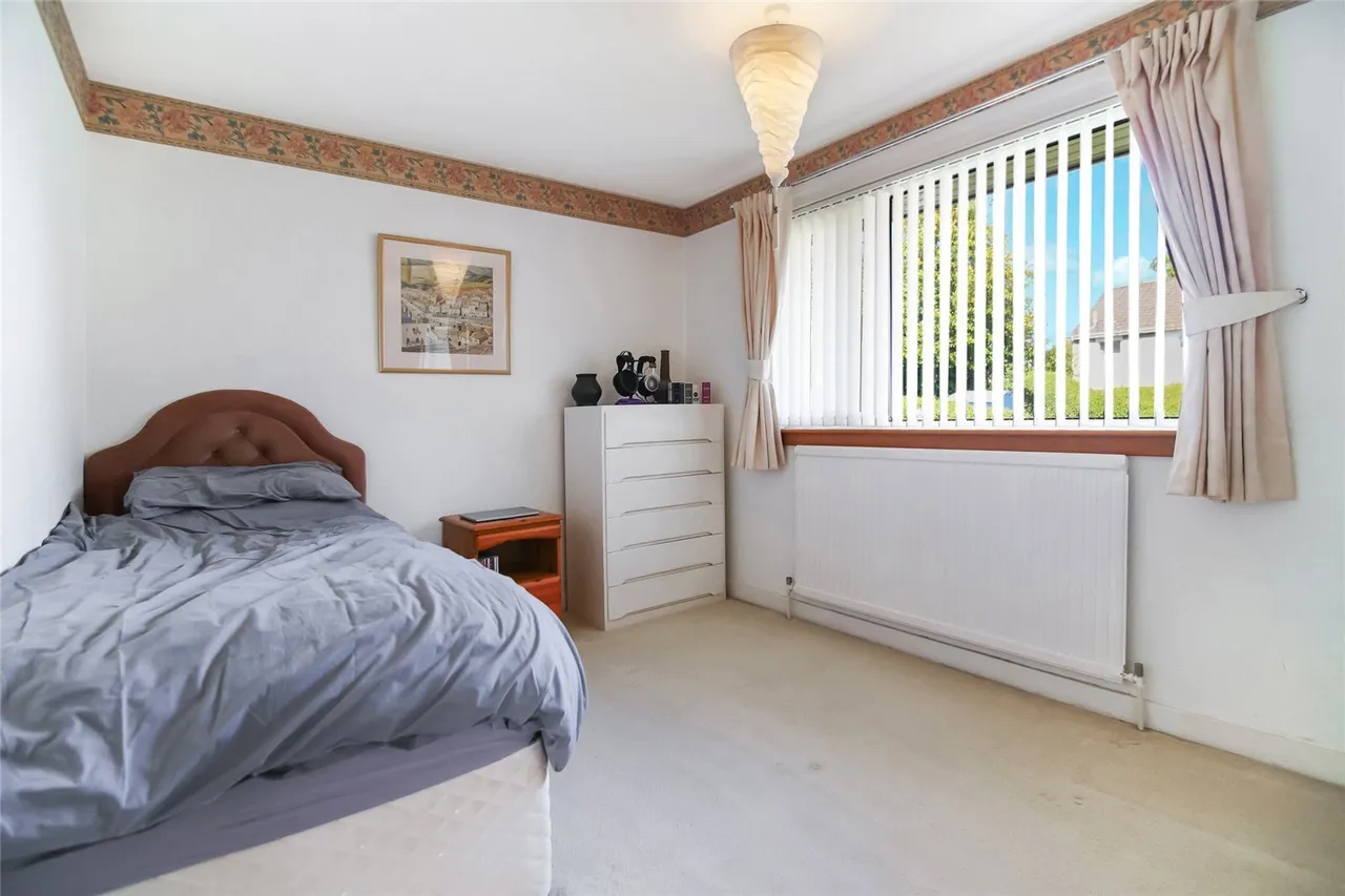 Wingate Crescent, Calderwood, G74, photo 13