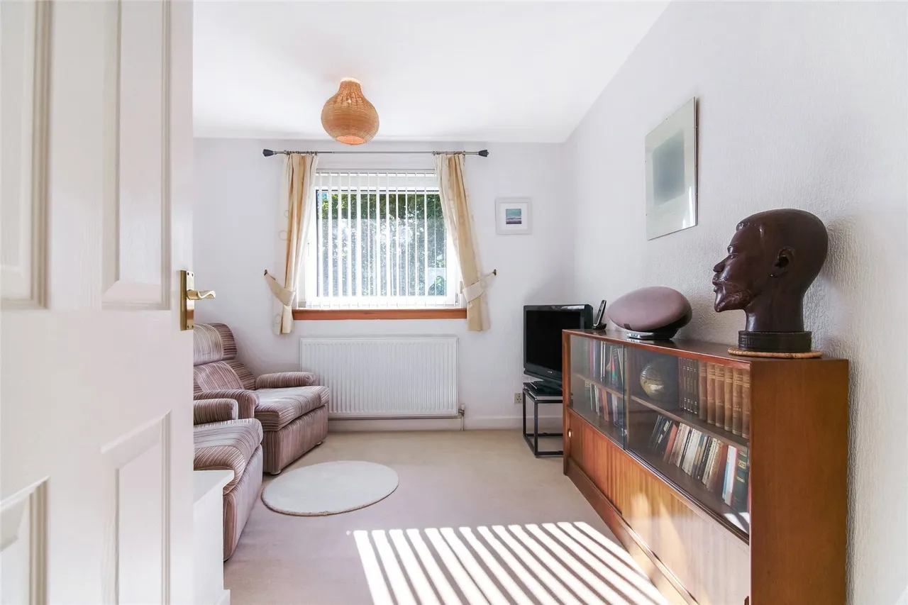 Wingate Crescent, Calderwood, G74, photo 16