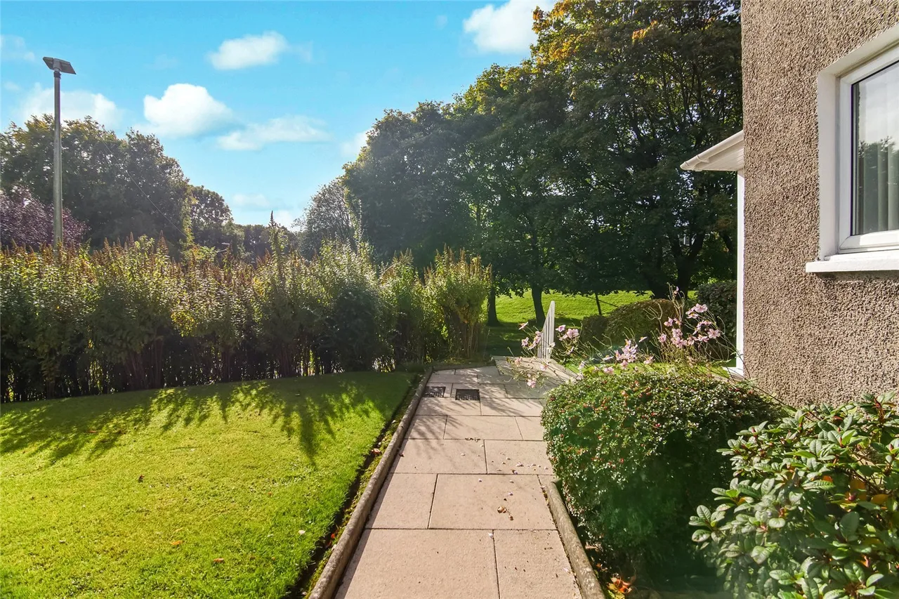 Wingate Crescent, Calderwood, G74, photo 19