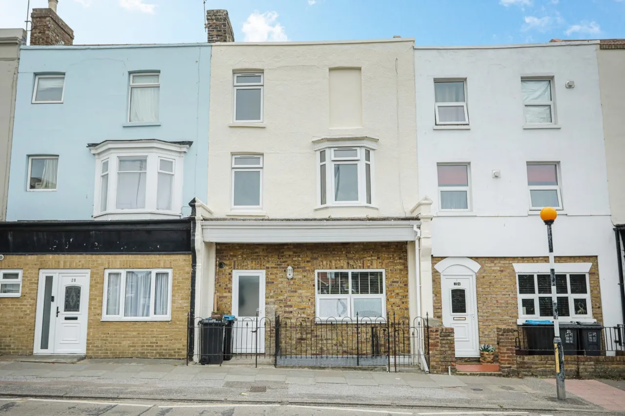 2 bed flat for sale, Northdown Road, Margate, CT9