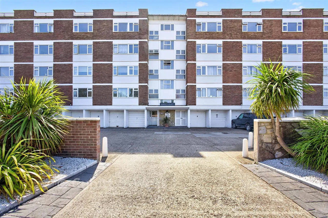 3 bed flat for sale, Sea Front, Hayling Island, PO11