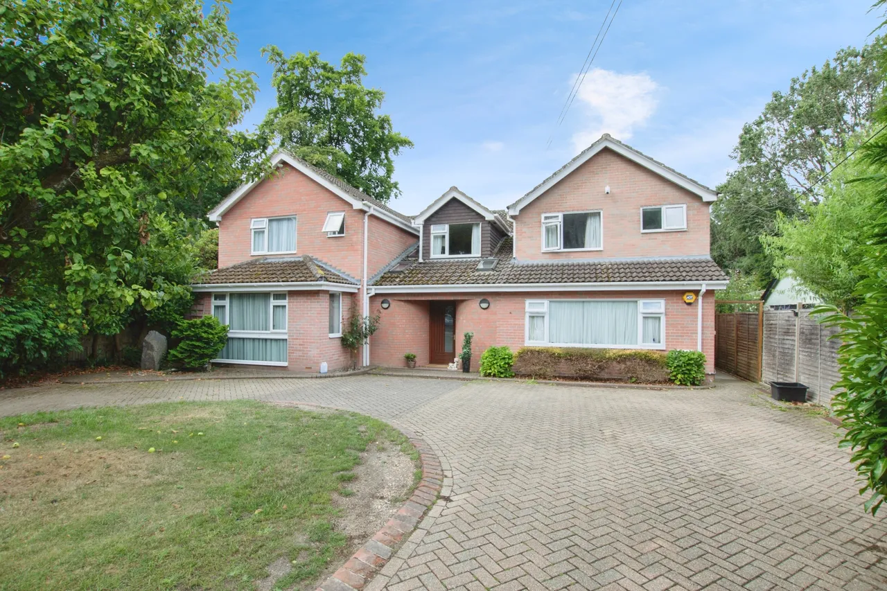6 bed house for sale, Lyndhurst Road, Salisbury, SP5