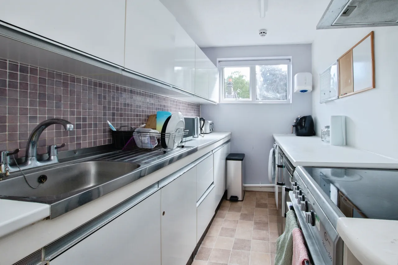 Lyndhurst Road, Salisbury, SP5, photo 14