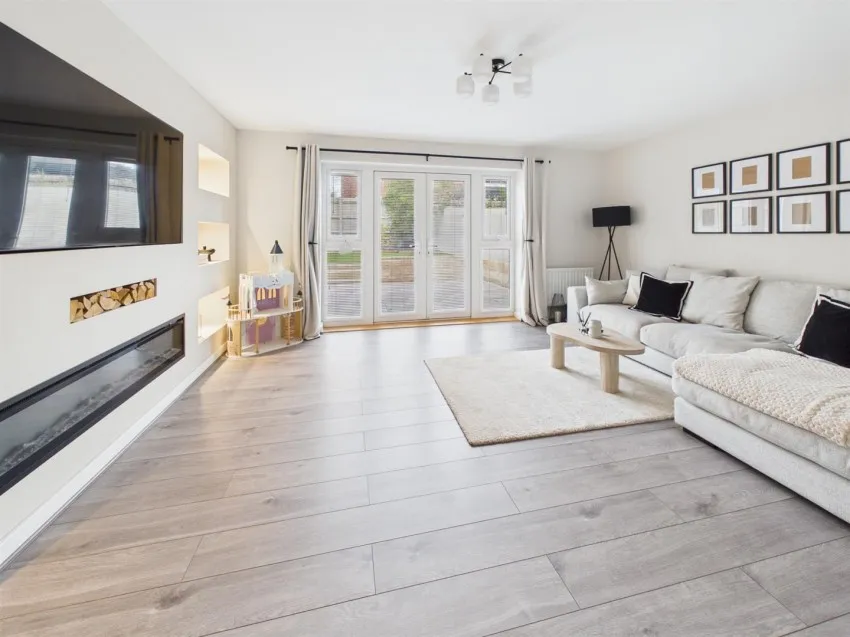 Tawny Close, Hardwicke, photo 4