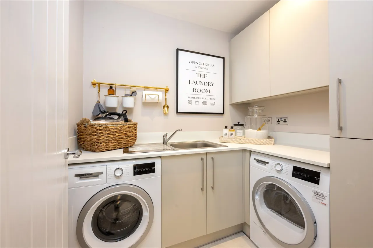 Moor Lane, Staines-Upon-Thames, TW18, photo 6