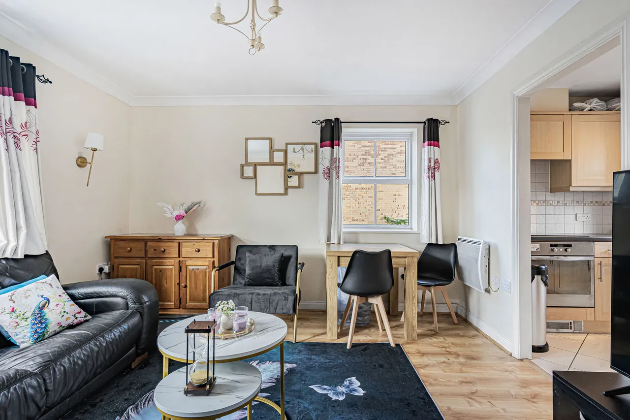 International Way, Sunbury-on-Thames, TW16, photo 4