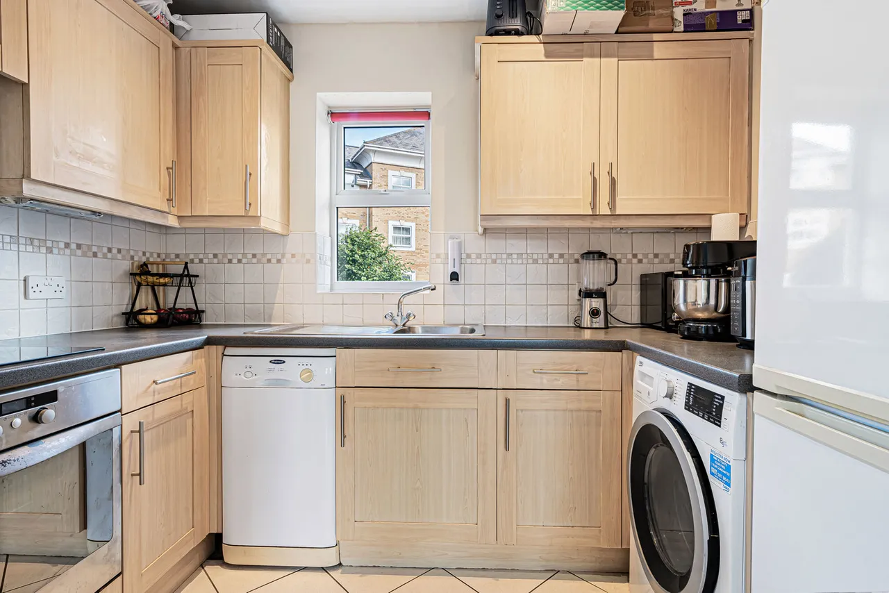 International Way, Sunbury-on-Thames, TW16, photo 5