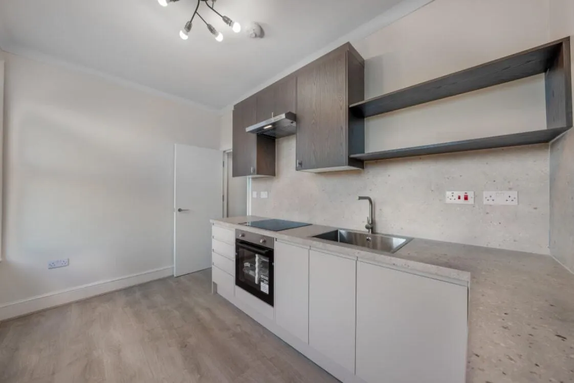 Bromley Road, London, SE6, photo 5