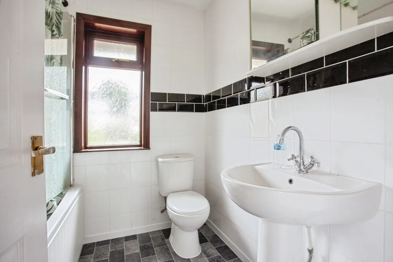 Wheatfield Crescent, Sheffield, S5, photo 9