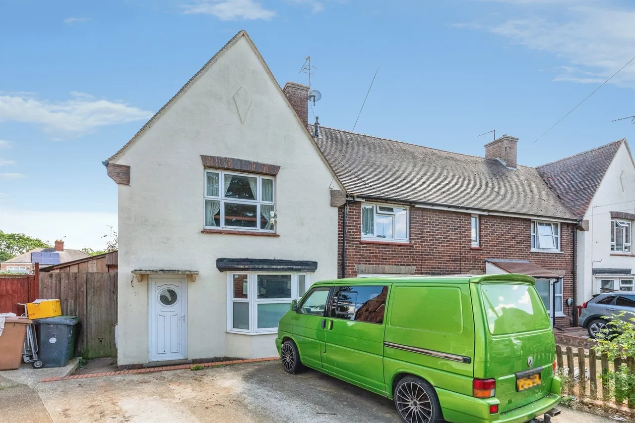 2 bed house for sale — Priory Road, Wellingborough