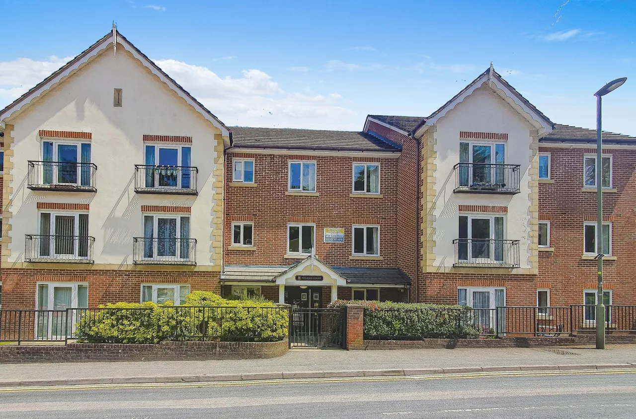 Pegasus Court, Stafford Road, Caterham, Surrey, CR3, photo 4