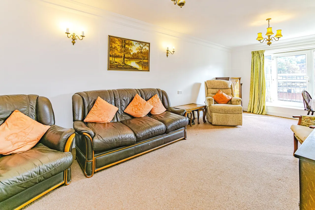 Pegasus Court, Stafford Road, Caterham, Surrey, CR3, photo 13