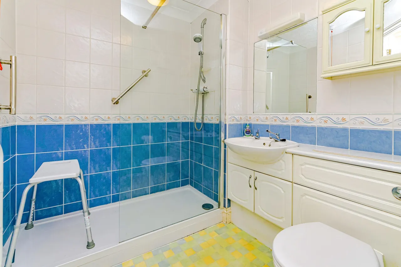 Pegasus Court, Stafford Road, Caterham, Surrey, CR3, photo 9