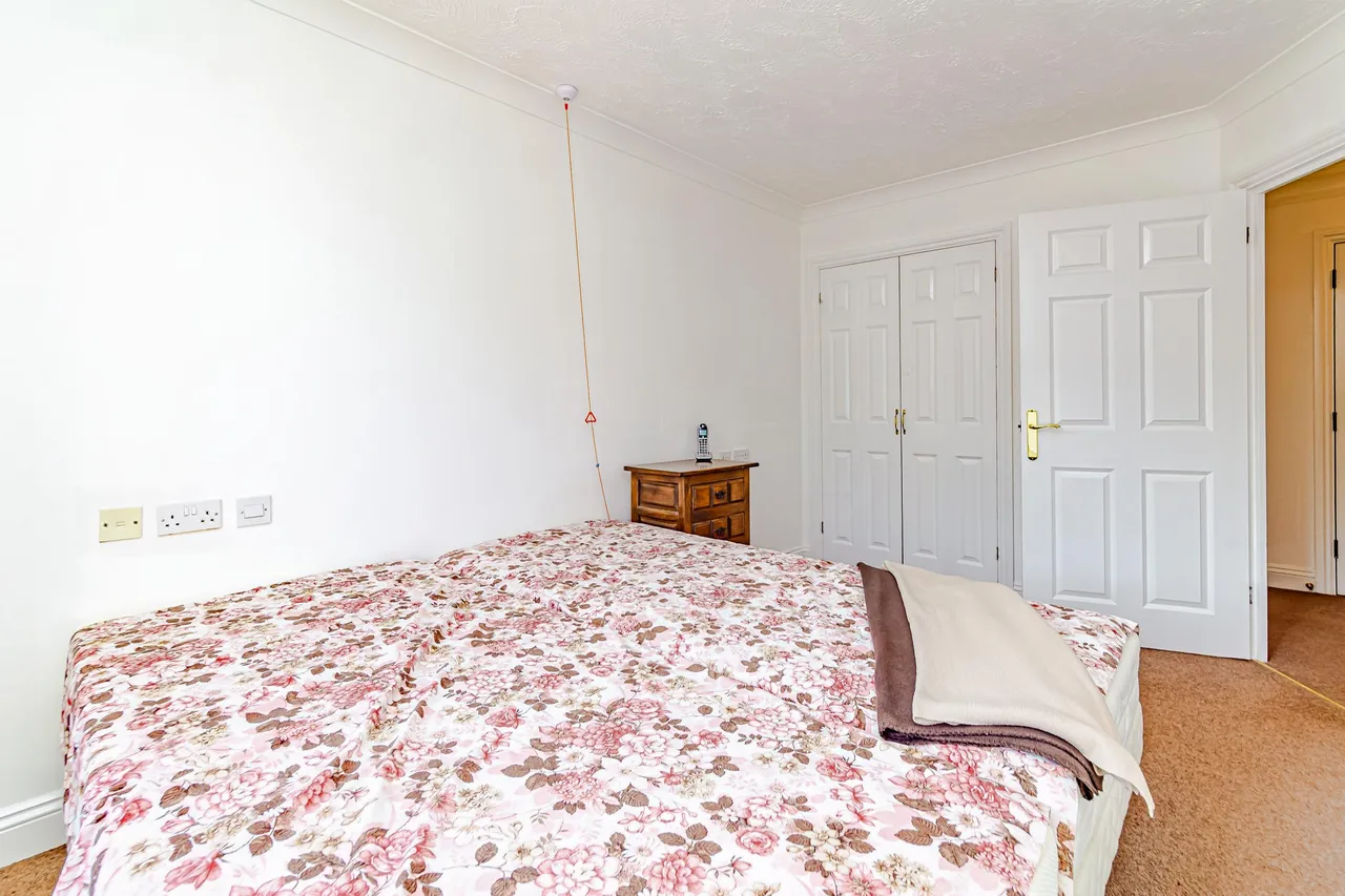 Pegasus Court, Stafford Road, Caterham, Surrey, CR3, photo 8