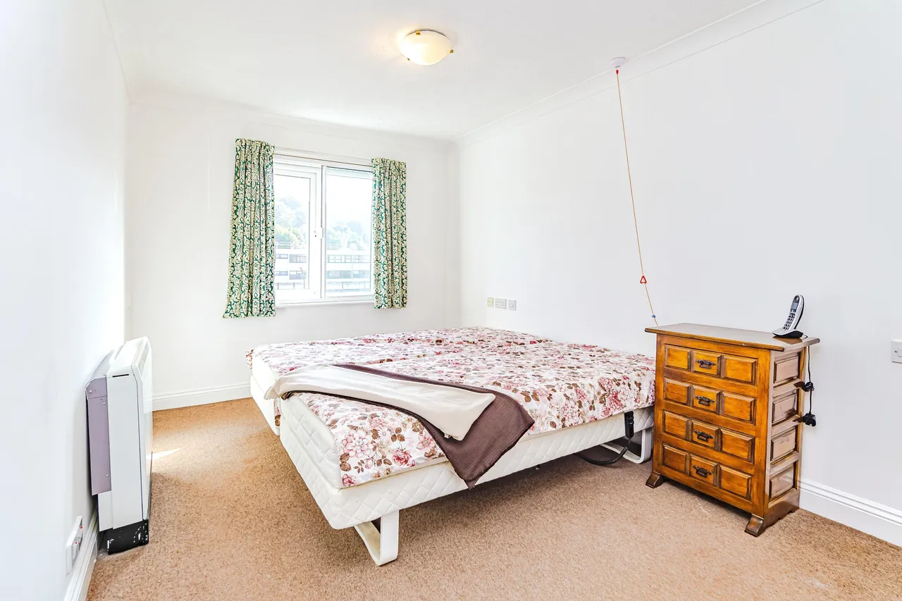 1 bed flat for sale — Pegasus Court, Stafford Road, Caterham, Surrey, CR3