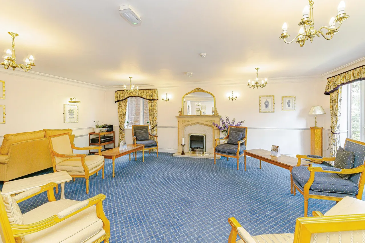 Pegasus Court, Stafford Road, Caterham, Surrey, CR3, photo 14