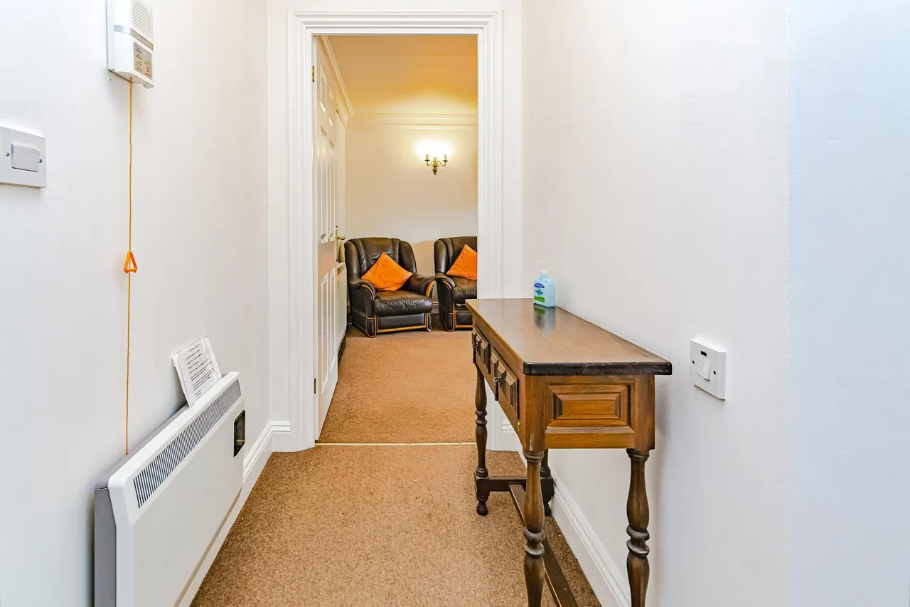 Pegasus Court, Stafford Road, Caterham, Surrey, CR3, photo 12