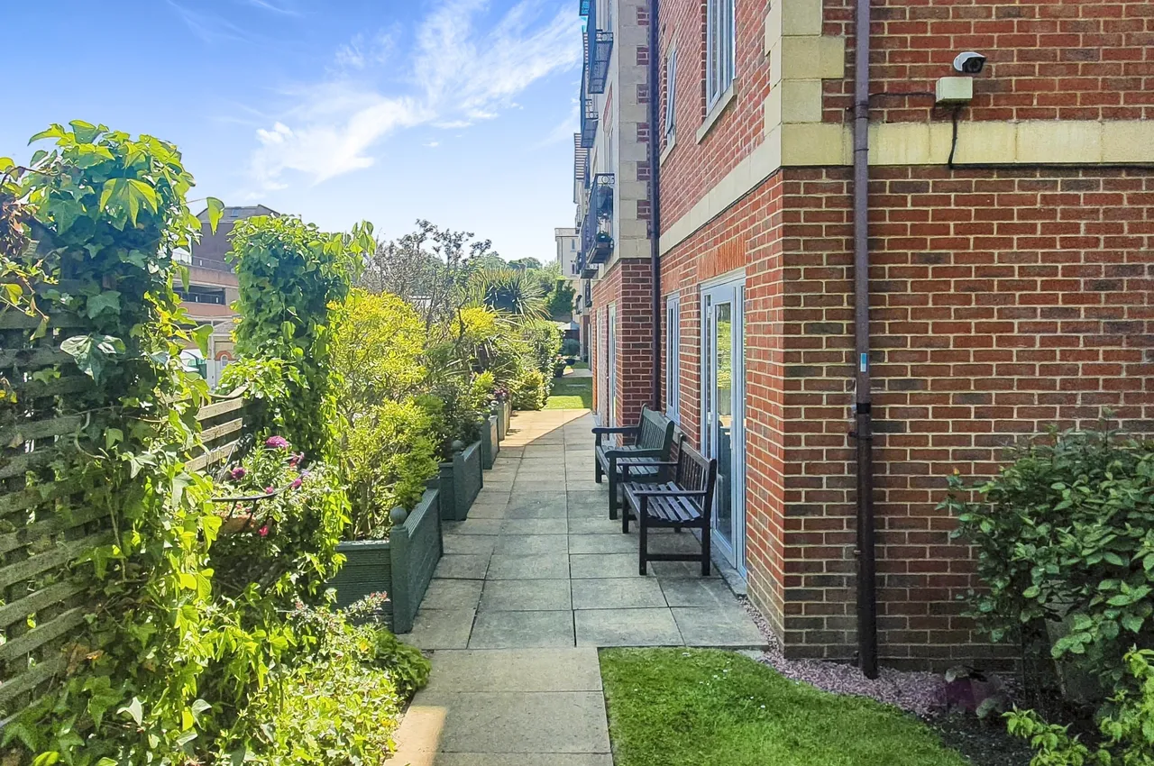 Pegasus Court, Stafford Road, Caterham, Surrey, CR3, photo 7