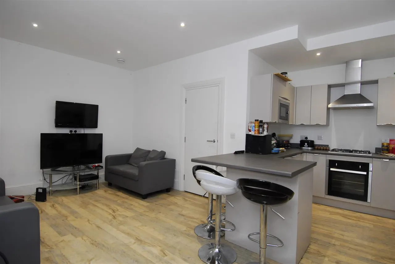 4 bed house to rent, North Road East, Plymouth