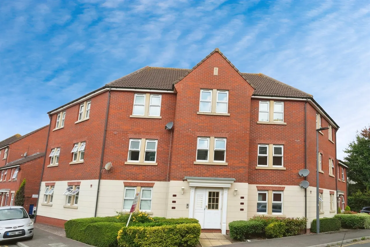 2 bed flat for sale — New Charlton Way, Bristol