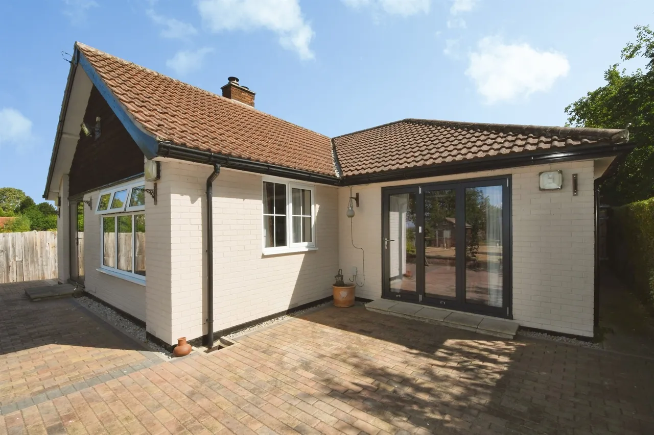 3 bed house for sale — High Street, Burton-Upon-Stather, Scunthorpe