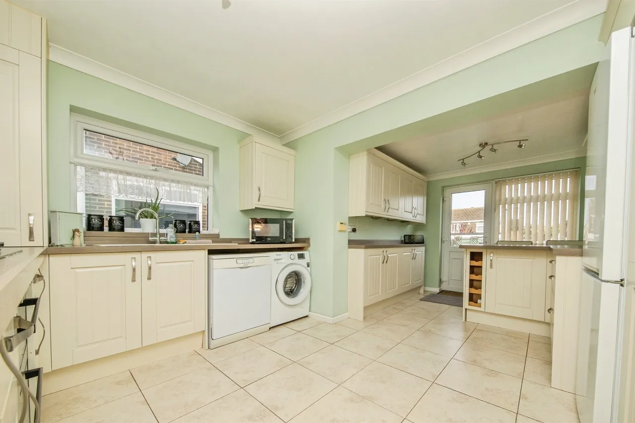 3 bed house for sale — Balton Way, Harwich