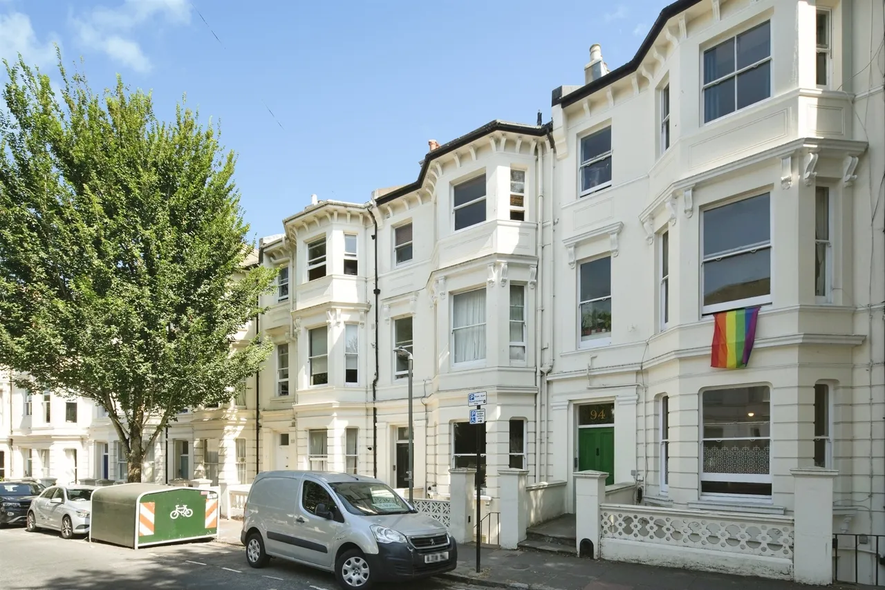 2 bed flat for sale — Buckingham Road, Brighton