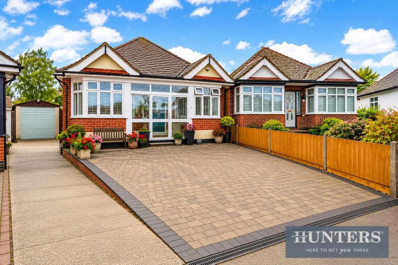 3 bed house for sale, Latimer Close, Worcester Park, KT4