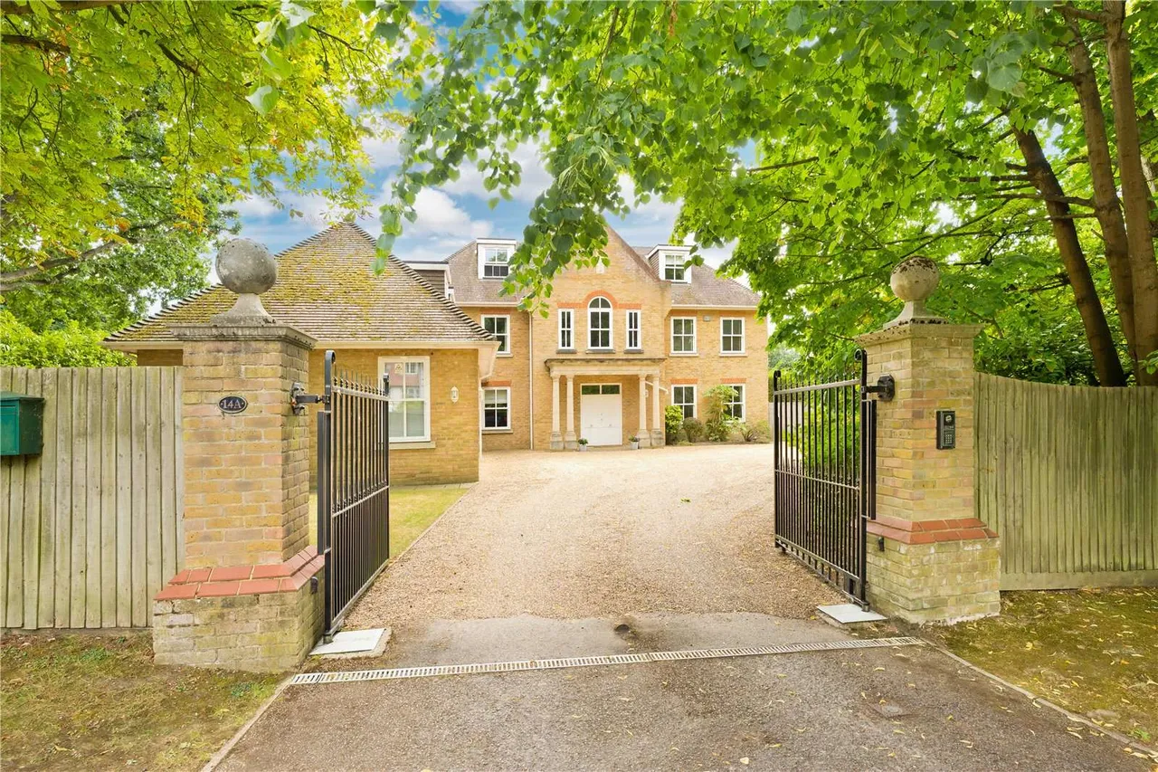 7 bed house to rent — Fairmile Avenue, Cobham, Surrey, KT11 2JB