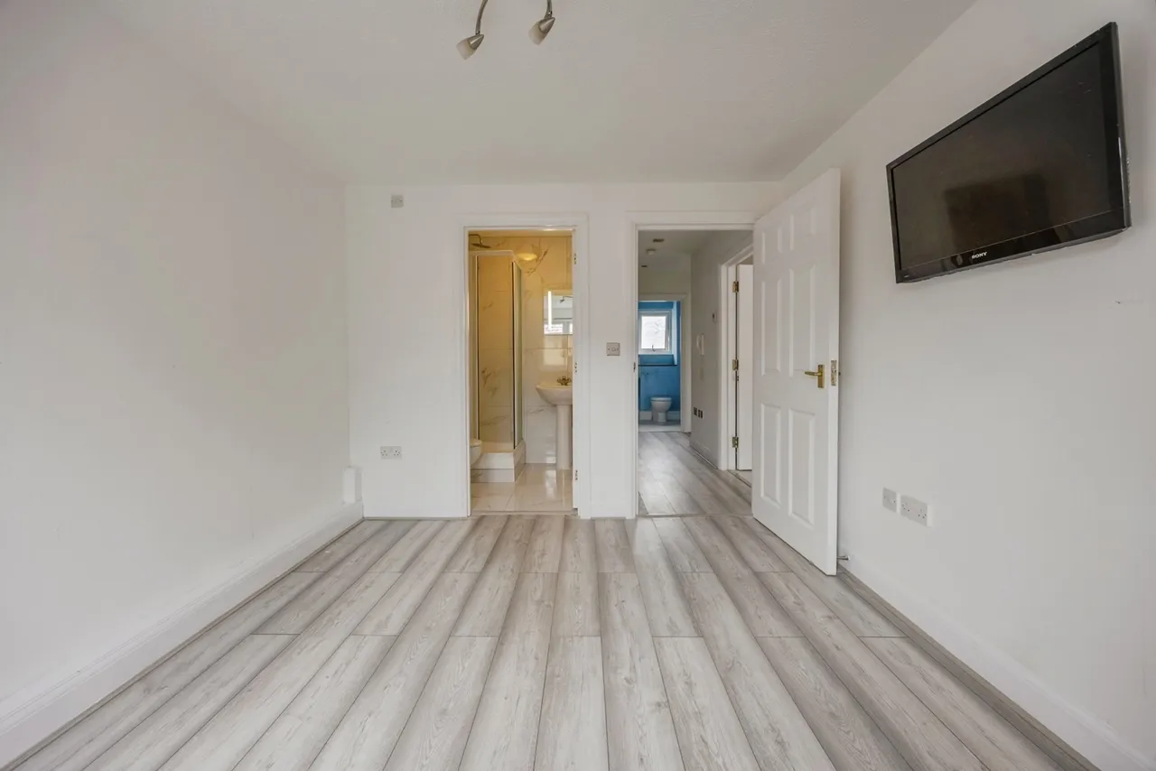 Brighton Road, South Croydon, CR2, photo 5
