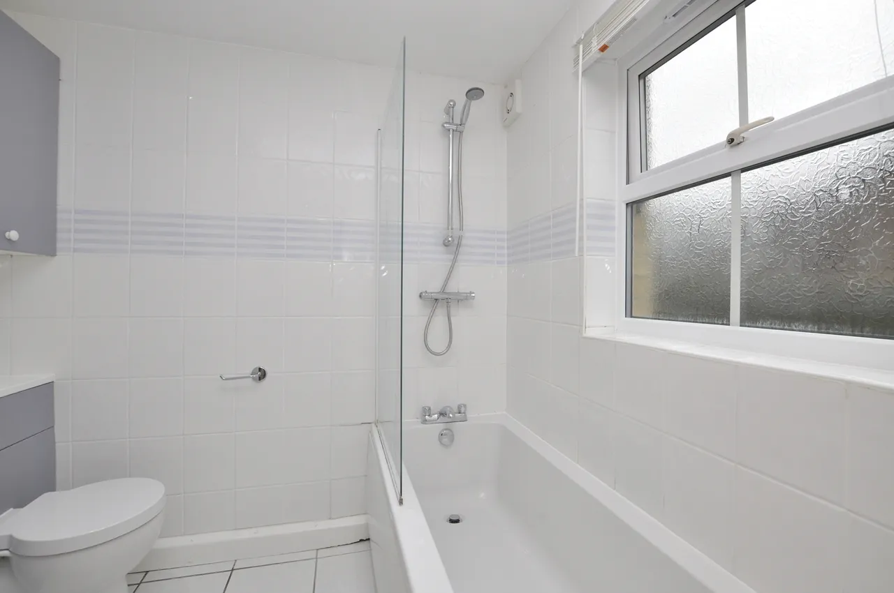 Flat 2, 141 Upper Bridge Road, Chelmsford, Essex, CM2 0AL, photo 7