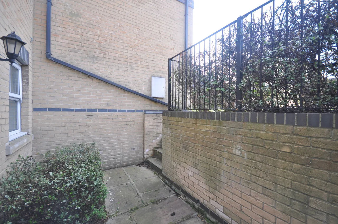 Flat 2, 141 Upper Bridge Road, Chelmsford, Essex, CM2 0AL, photo 9