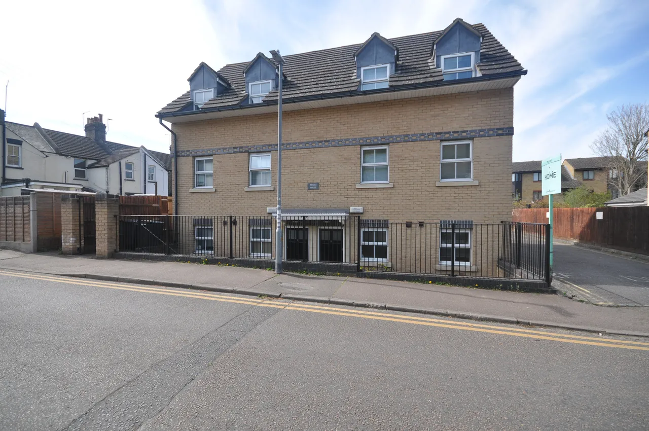 1 bed flat to rent — Flat 2, 141 Upper Bridge Road, Chelmsford, Essex, CM2 0AL