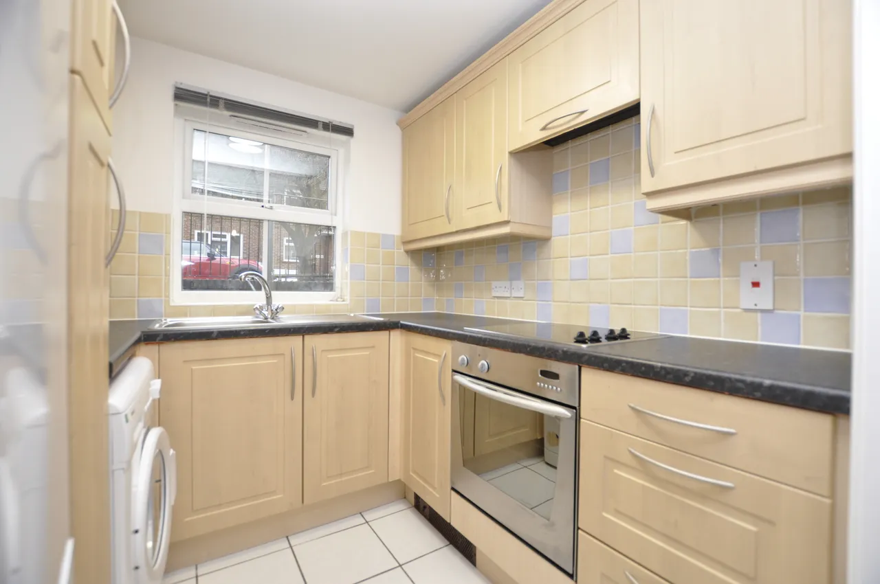 Flat 2, 141 Upper Bridge Road, Chelmsford, Essex, CM2 0AL, photo 4