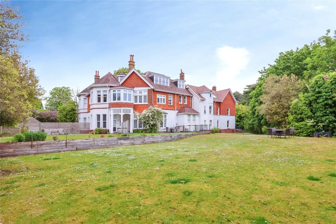 3 bed flat for sale, McKinley Road, West Overcliff, BH4