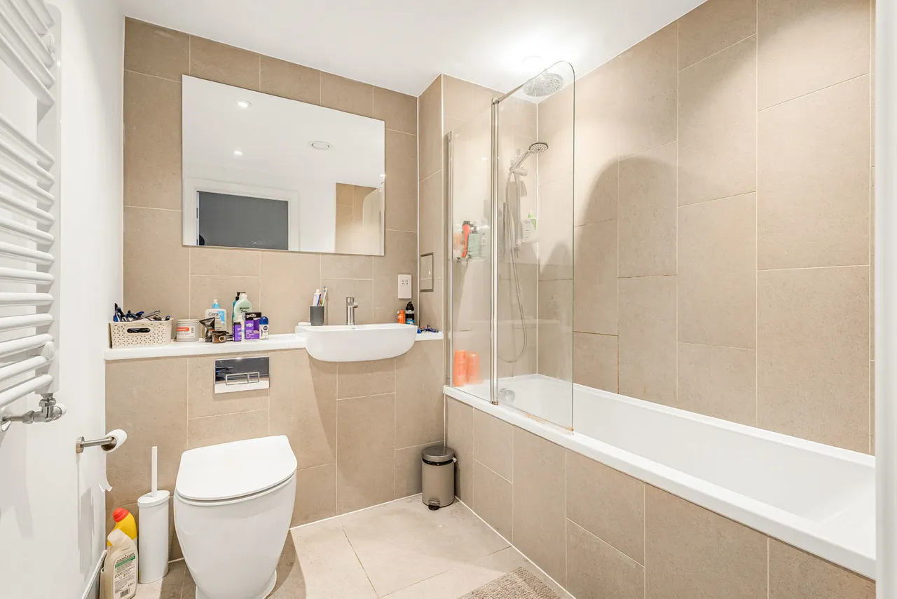 Station Road North, Egham, TW20, photo 6