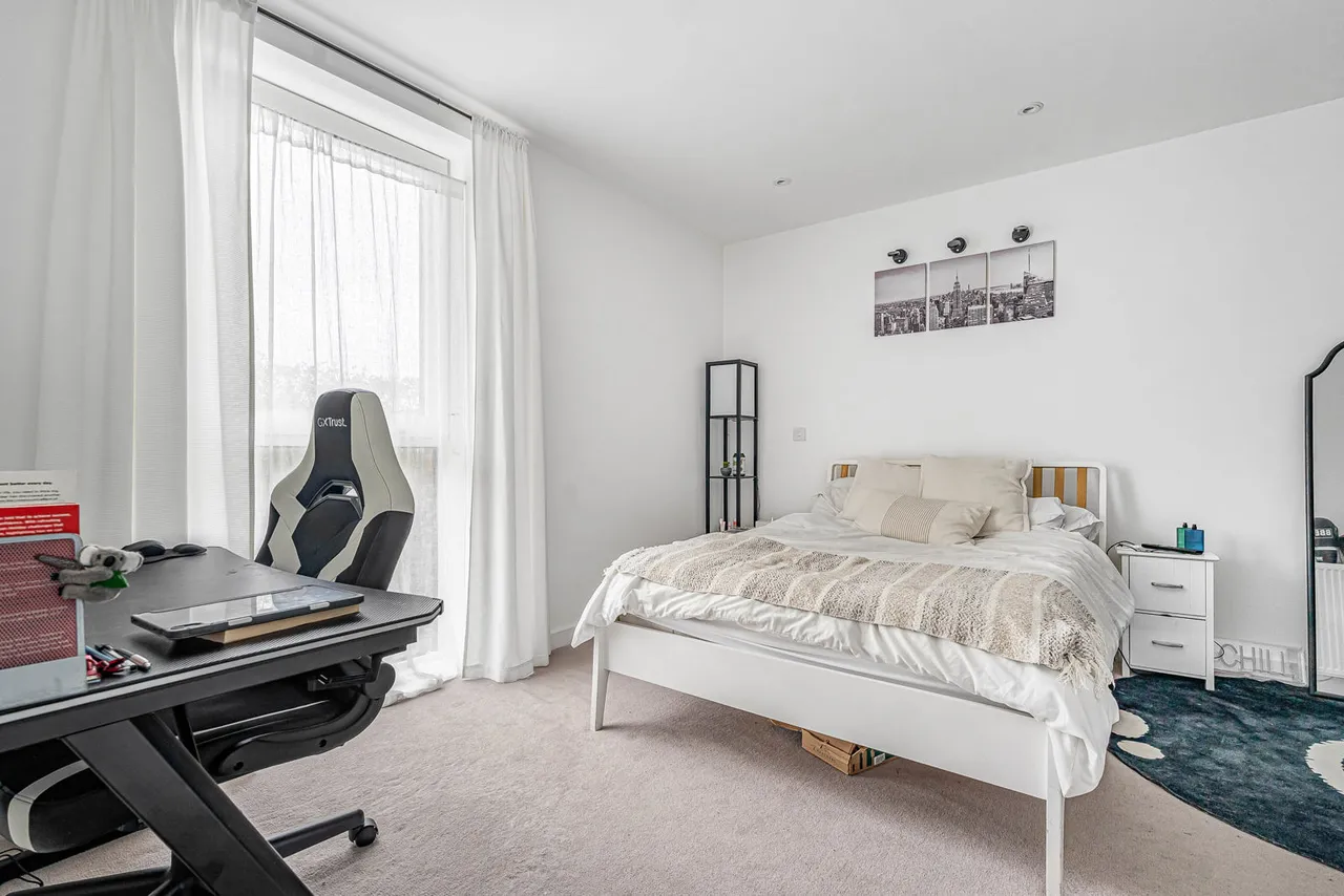 Station Road North, Egham, TW20, photo 4