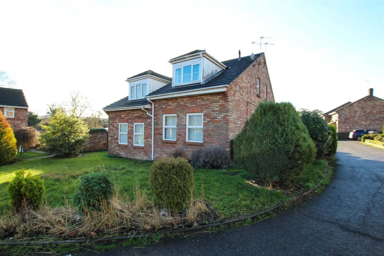 1 bed house to rent — Lakeside, Tring