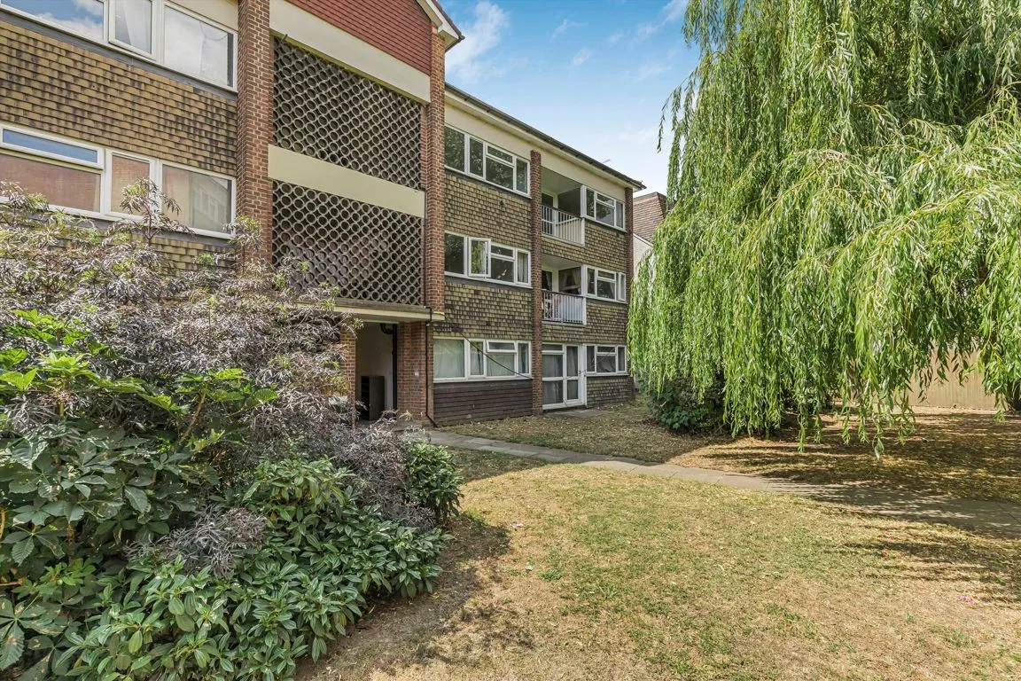 2 bed flat for sale, Belgrade Road, TW12