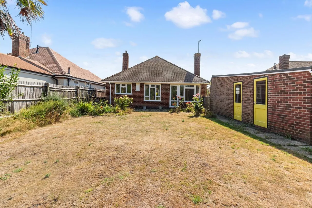 Frobisher Close, Goring-By-Sea, Worthing, photo 5
