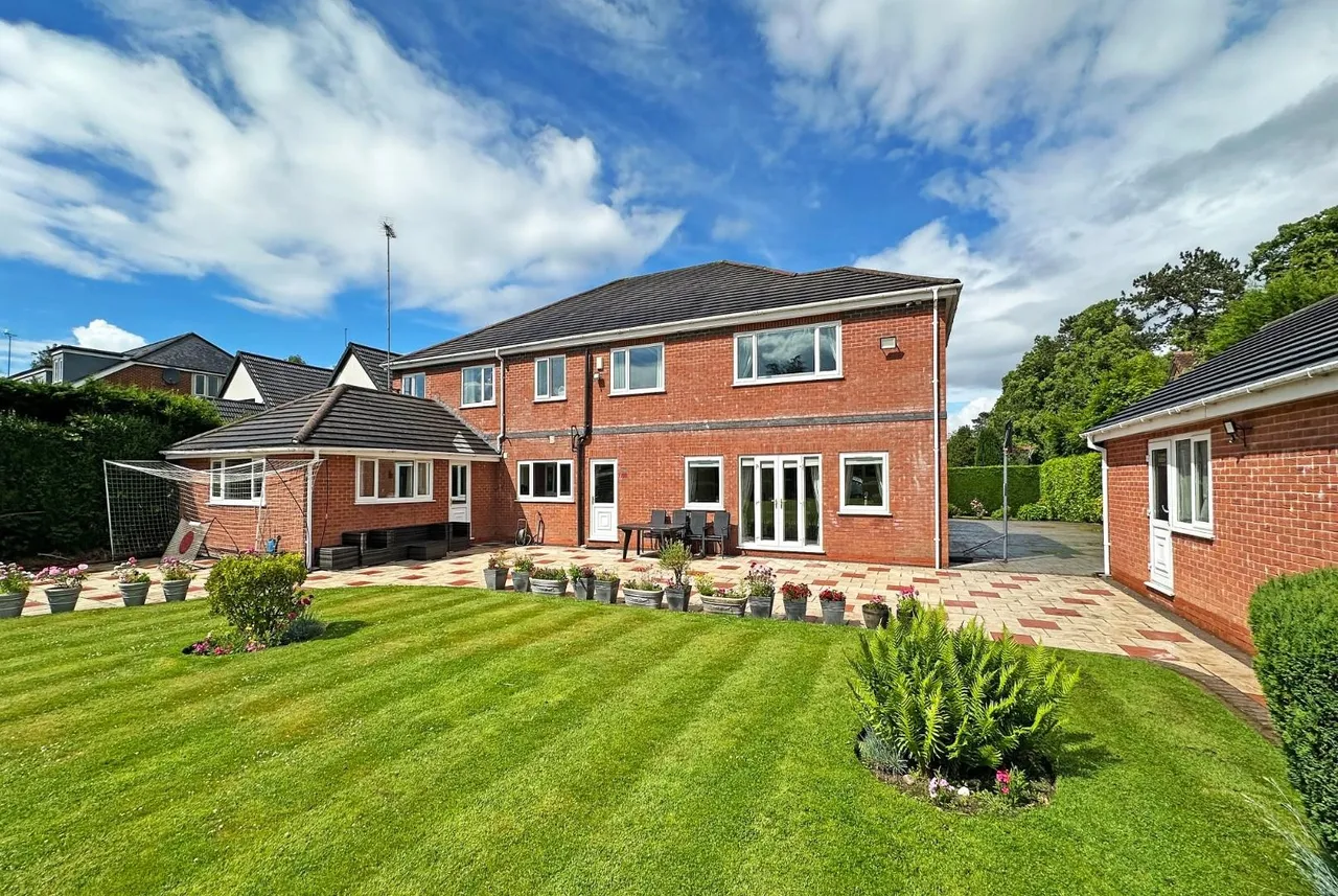 Hale Road, Hale Barns, Cheshire WA15 8TH, photo 20