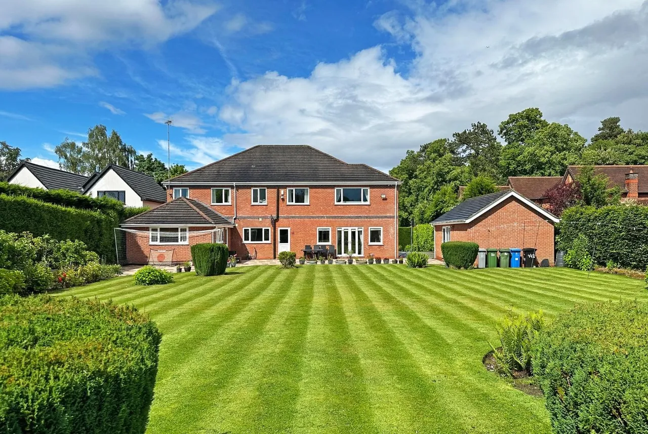 Hale Road, Hale Barns, Cheshire WA15 8TH, photo 6