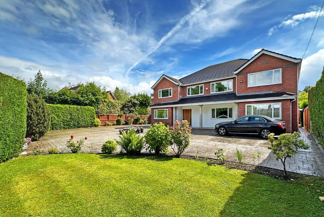 Hale Road, Hale Barns, Cheshire WA15 8TH, photo 14