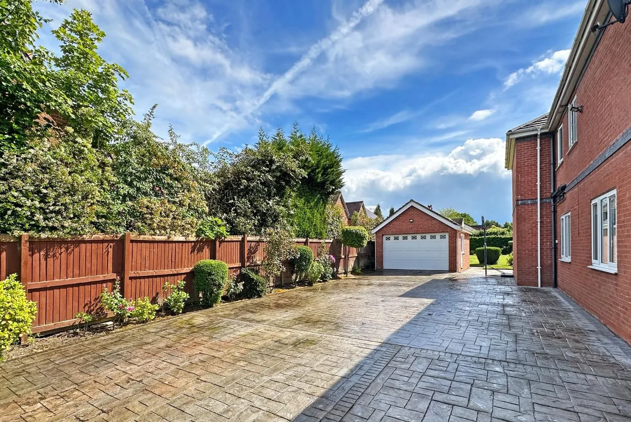 Hale Road, Hale Barns, Cheshire WA15 8TH, photo 16