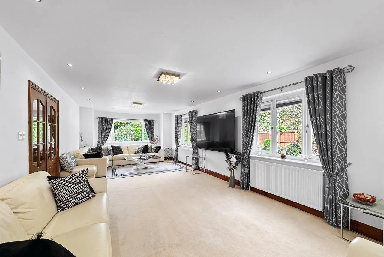 Hale Road, Hale Barns, Cheshire WA15 8TH, photo 24