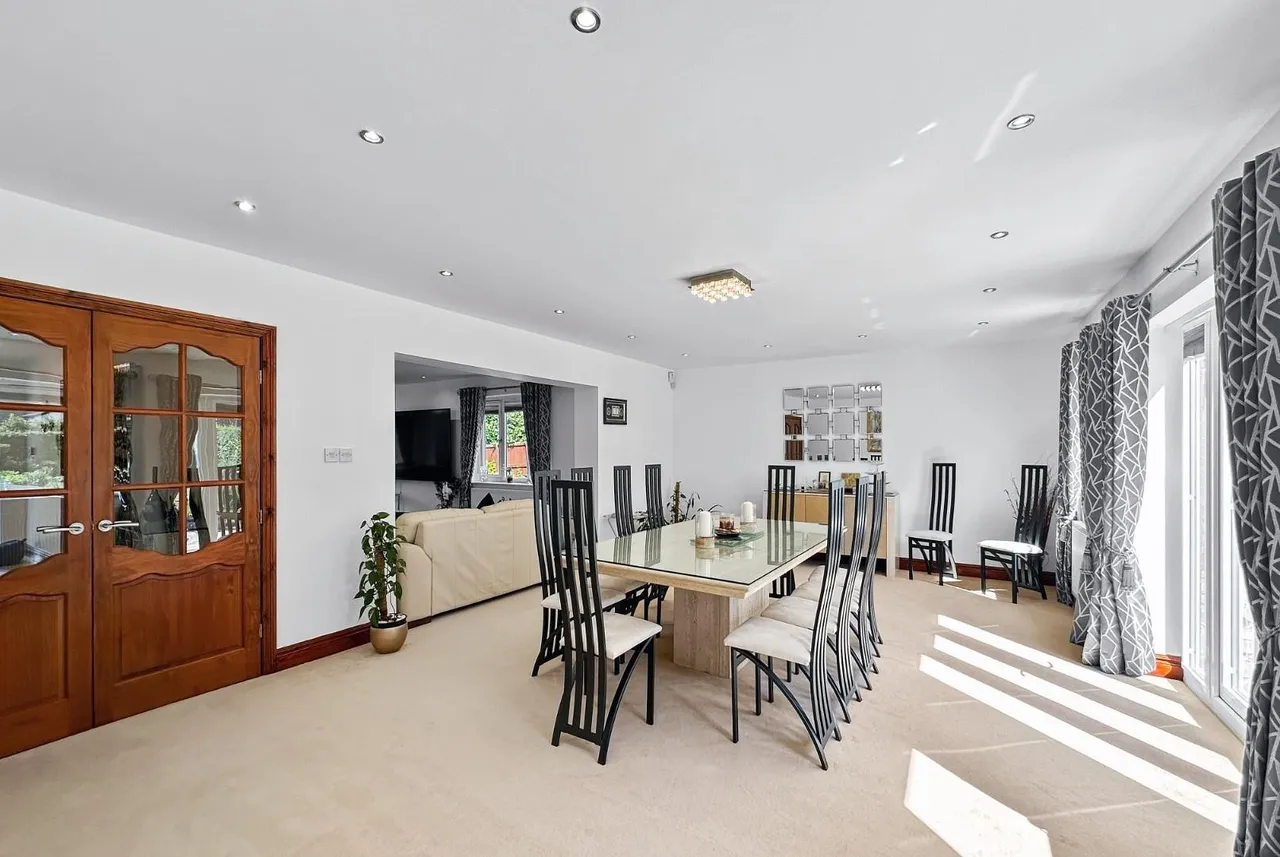 Hale Road, Hale Barns, Cheshire WA15 8TH, photo 25