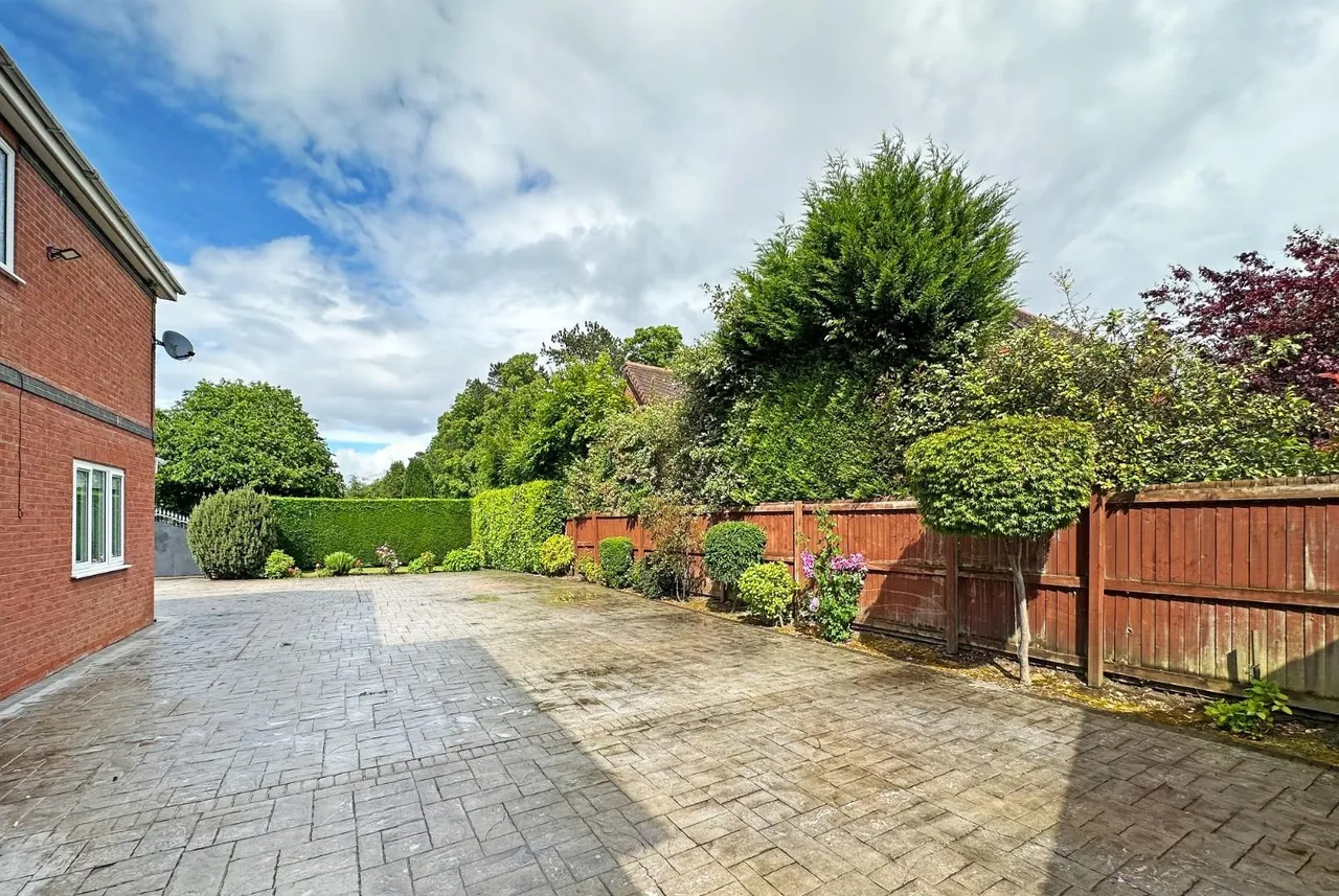 Hale Road, Hale Barns, Cheshire WA15 8TH, photo 44